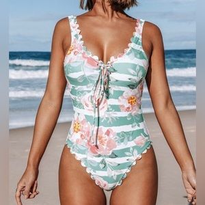 Cupshe flower bathing suit, size XL